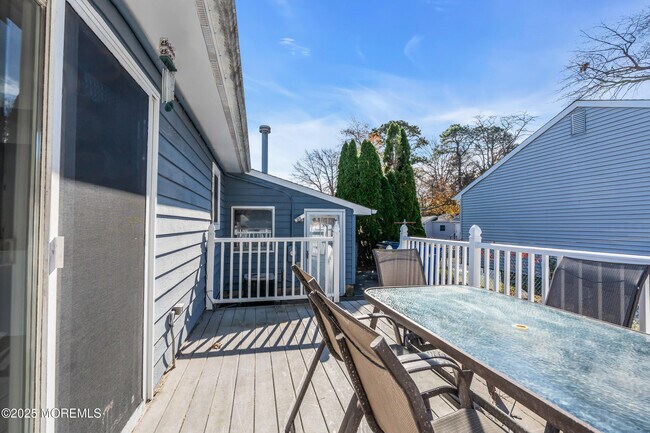 Building Photo - 526 Bradley Blvd