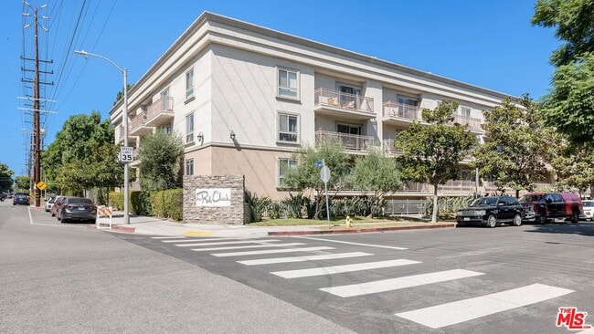 Building Photo - 141 S Clark Dr