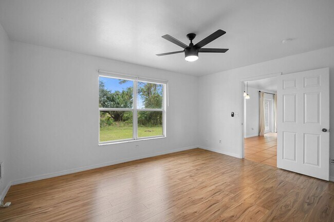 Building Photo - Well maintained Single family home 2 bed 2...