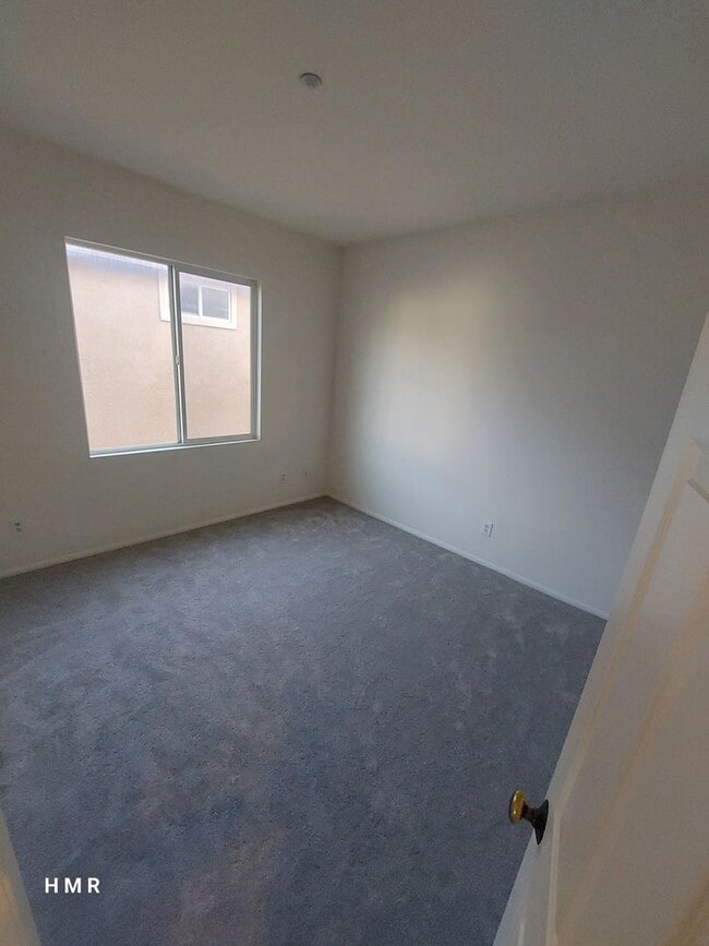 Building Photo - Stunning Two-Story Home with 4 Bedrooms an...