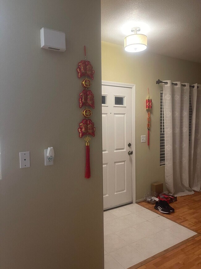 Building Photo - 1900 N Torrey Pines Dr