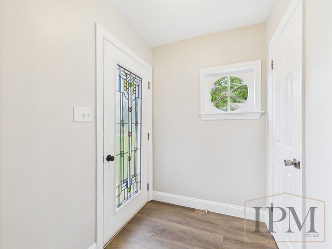 Building Photo - Available Now! Beautiful 3 Bedroom 2 Bath ...