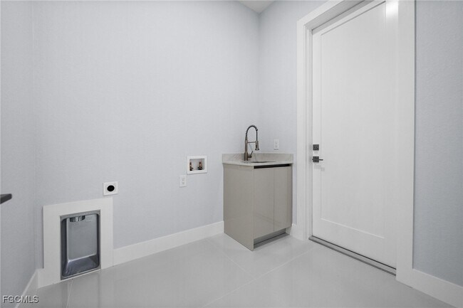 Building Photo - 3990 27th Ave NE