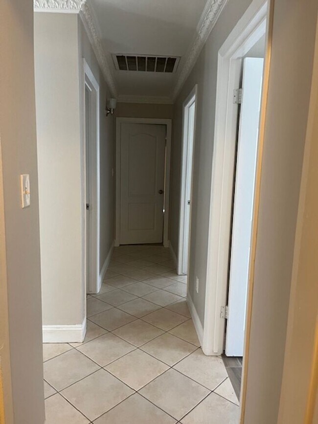 Building Photo - 8820 Winlock St