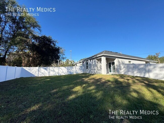 Building Photo - 1999 Marshall St