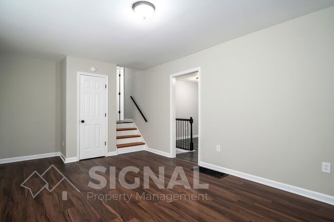 Building Photo - 2827 Arrowhead Cir NE