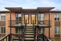 Building Photo - Prime Location 1 beroom-1 bathroom in Green Hills - Move in Special!