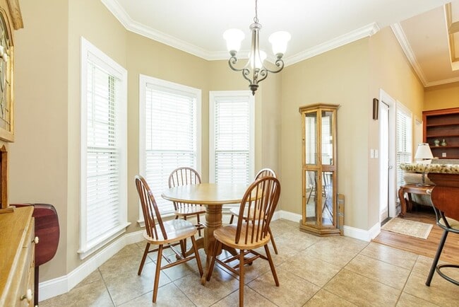 Building Photo - Spacious 4-Bedroom, 3-Bath Home with Large Screened-In Porch & Modern Features in Hahira, GA