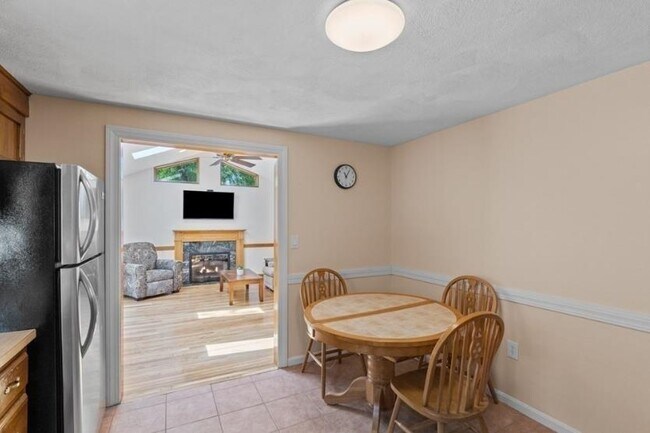 Building Photo - 58 Brandon St