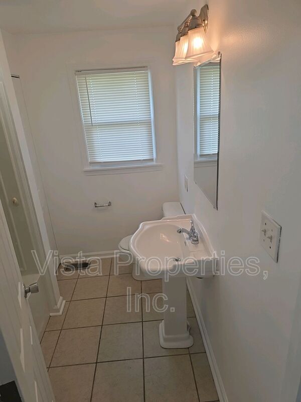 Building Photo - 7802 Columbine Dr