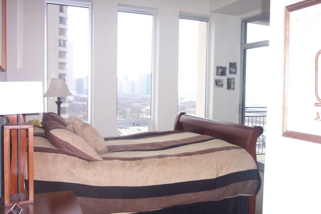 Building Photo - 1250 S Michigan Ave