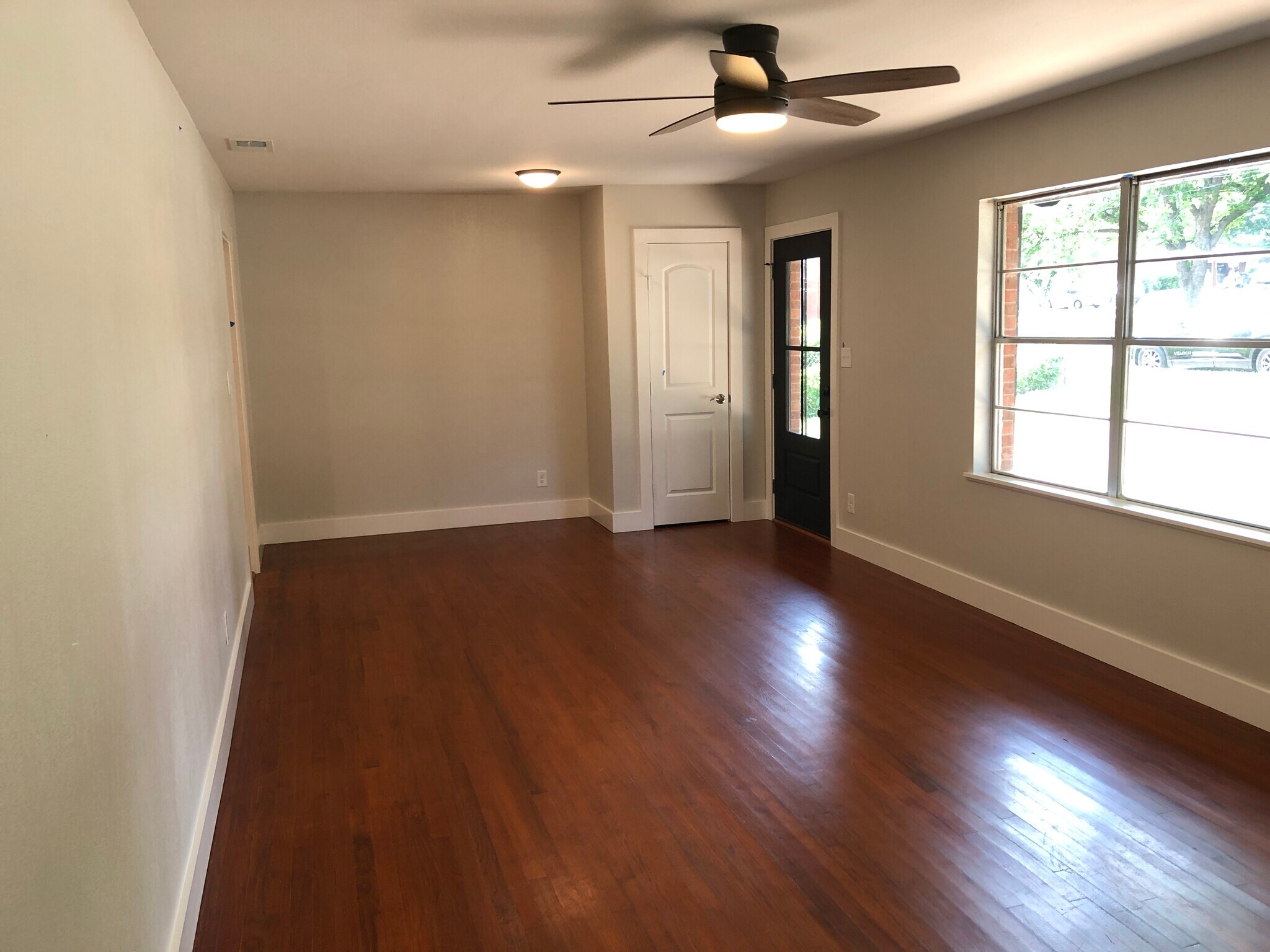 Building Photo - 1409 Glenrose St