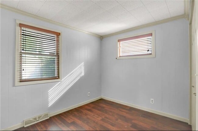 Building Photo - 1902 Thompson St