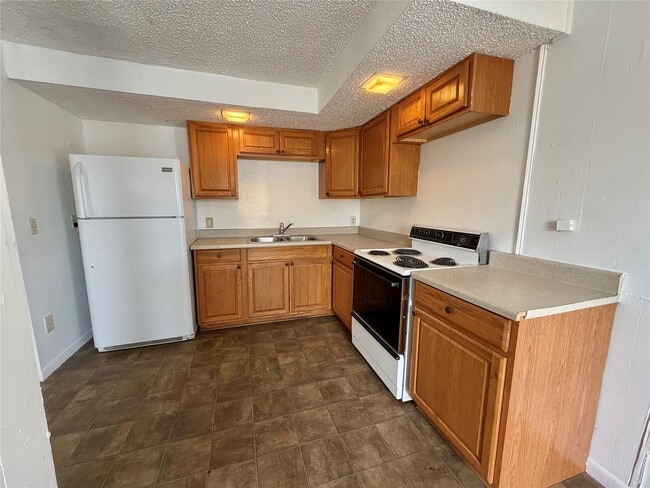 Building Photo - 1125 N Valderas St