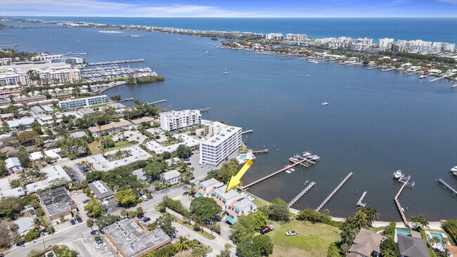 Building Photo - 316 N Lake Dr