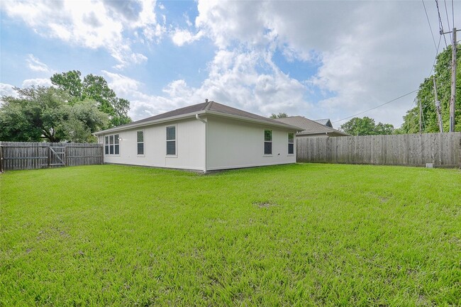 Building Photo - 24415 Strong Pine Dr