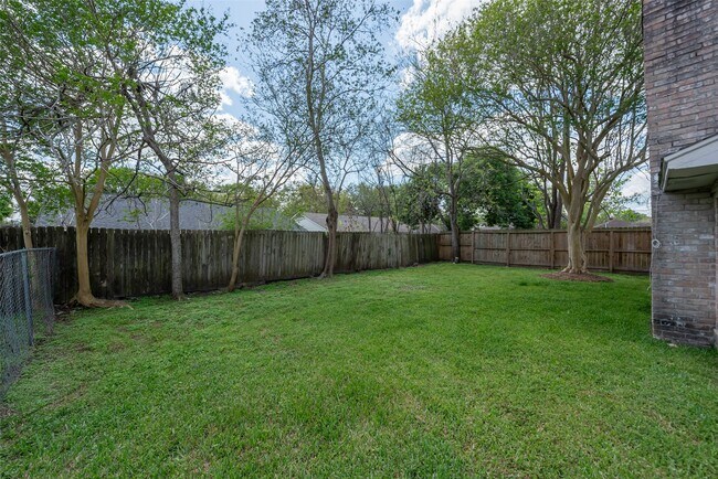 Building Photo - 1915 Mustang Springs Dr