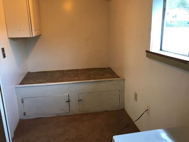 Building Photo - Pet-Friendly 2BD/1BA Home in Rio Dell!