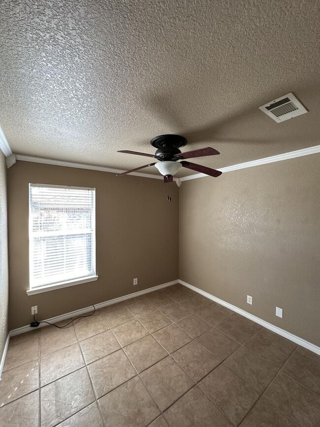 Building Photo - AVAILABLE NOW!