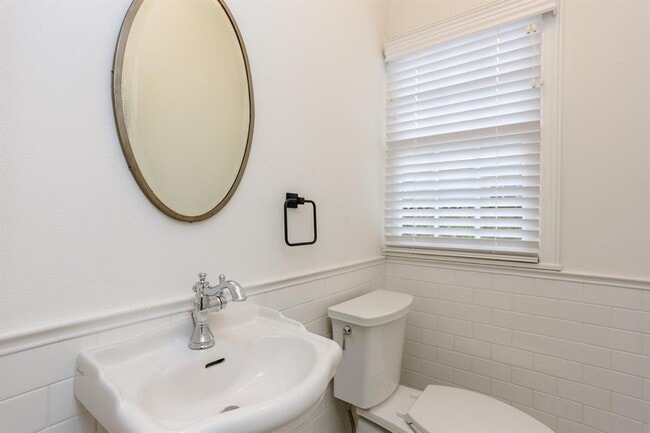 Building Photo - 3125 Wroxton Rd