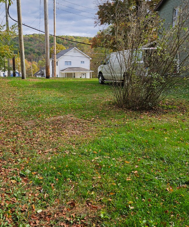 Building Photo - 107 Canaan St