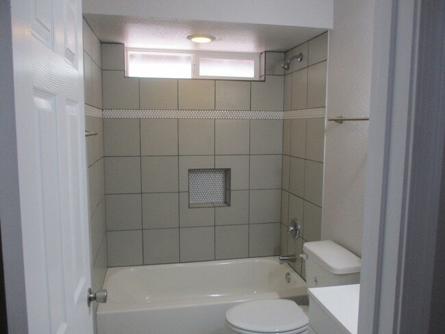 Building Photo - 1621 W Huning