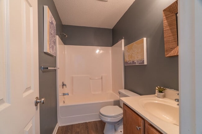 Building Photo - Townhome in a great location!