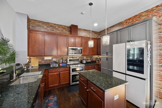 Building Photo - 2704 Blakely Ln