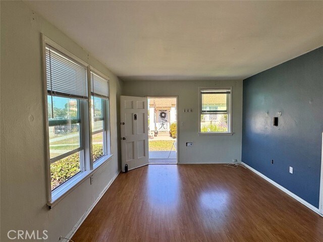 Building Photo - 2118 Cabrillo Ave