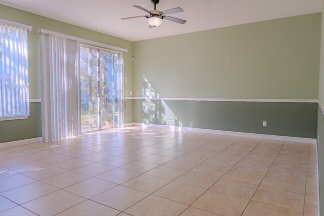 Building Photo - Modern 3-Bed Townhome with Garage & Patio in Casselberry – In-Unit Laundry, Central AC!