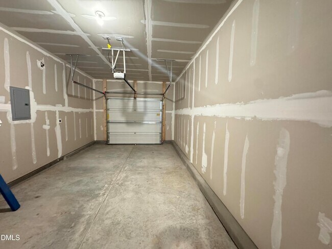 Building Photo - 523 Hester Rd