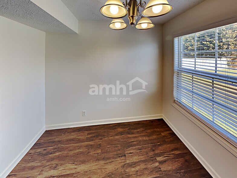 Building Photo - 1821 Saint Andrews Dr