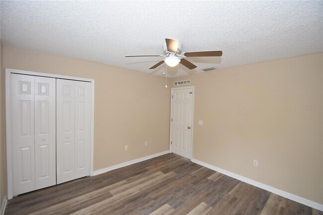 Building Photo - 27 Riverdale Ln