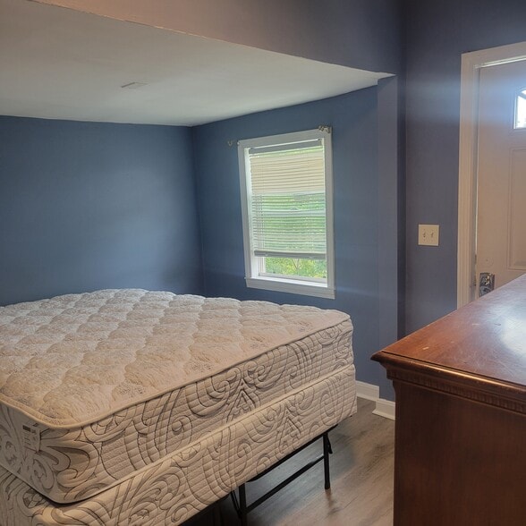 Bedroom + Back Door - 50 Airlie St