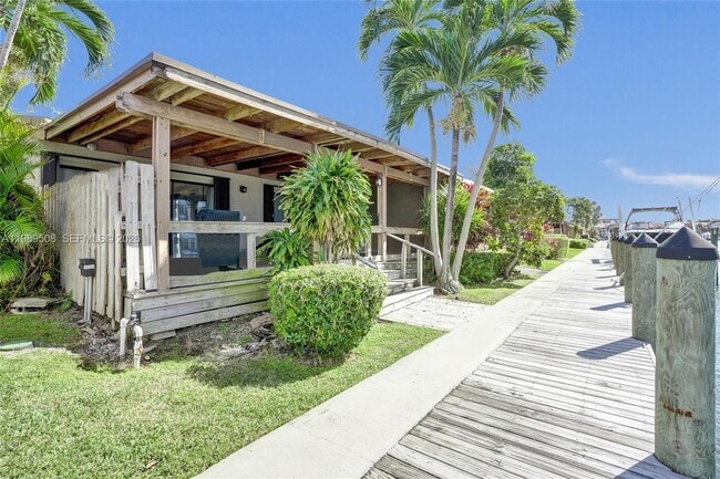 Building Photo - 2619 Parkview Dr S