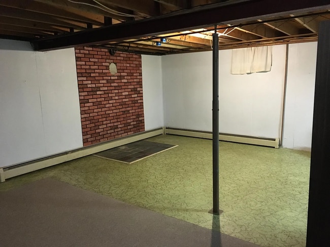 Building Photo - 2621 27th St SW