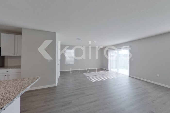 Building Photo - 8624 SW 44th Ct