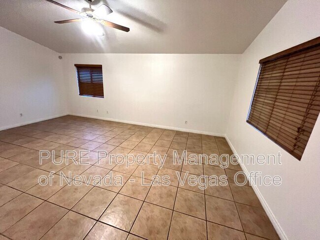 Building Photo - 5342 Chela Dr