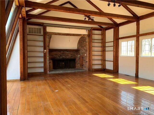 Building Photo - 18 Platts Hill Rd