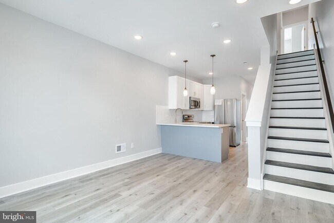 Building Photo - 5122 Ranstead St