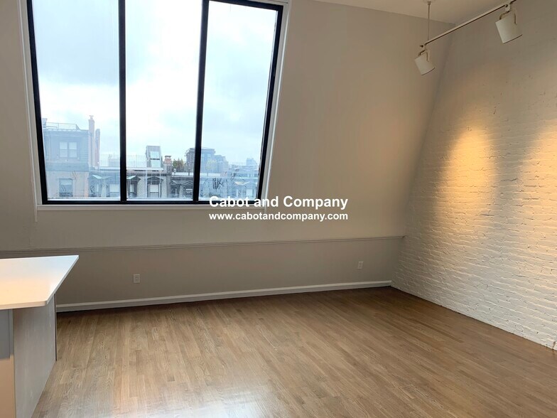 Building Photo - 314 Marlborough St