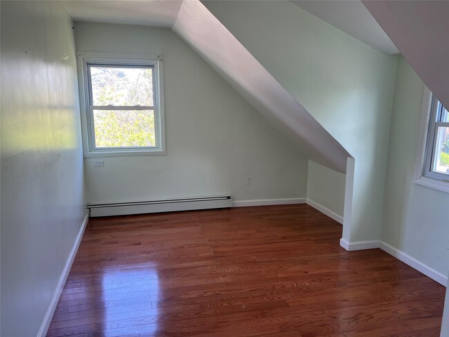Building Photo - 29 Molyneaux Rd