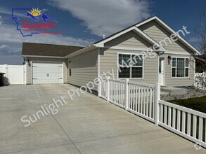 Building Photo - 3 Bed 2 Bath Home in the Heights