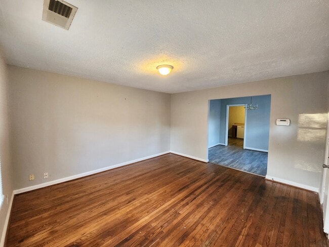 Building Photo - 120 Roebuck Dr