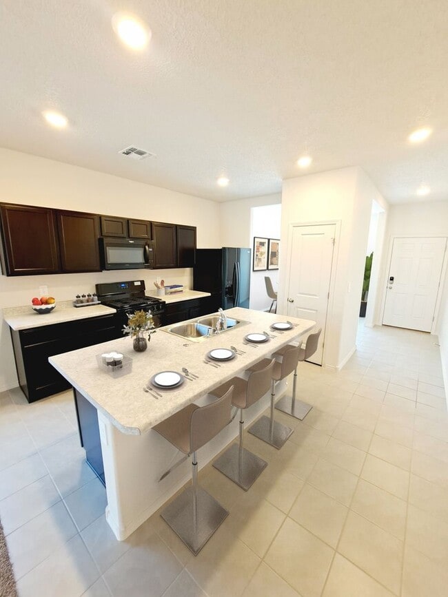 Building Photo - 3 bed 2 bath home in Huning Ranch!  MOVE IN SPECIAL!