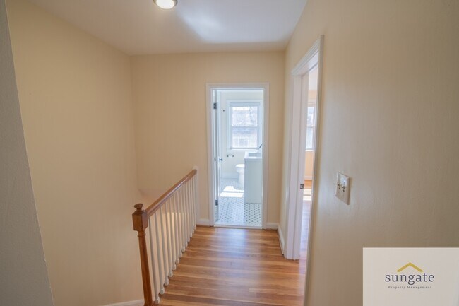 Building Photo - 1444 Meridene Dr