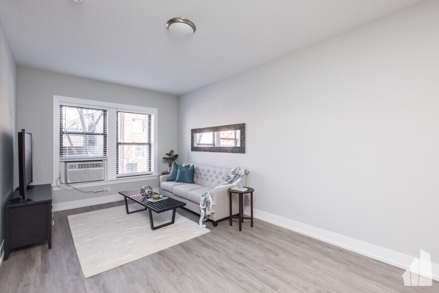 Primary Photo - 721 W Brompton Ave