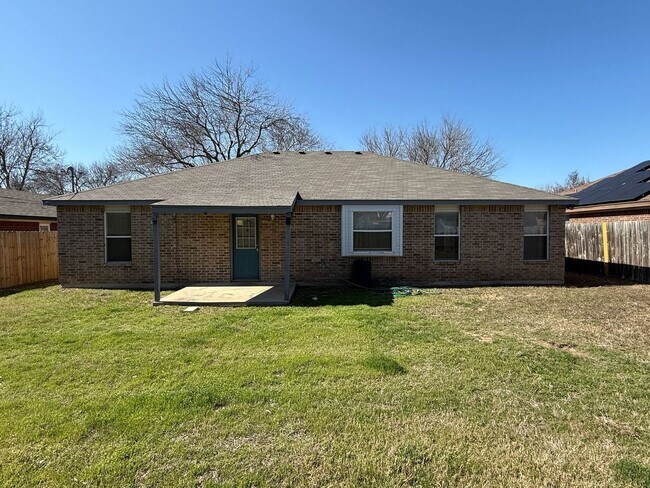 Building Photo - 1820 Fleetwood Dr