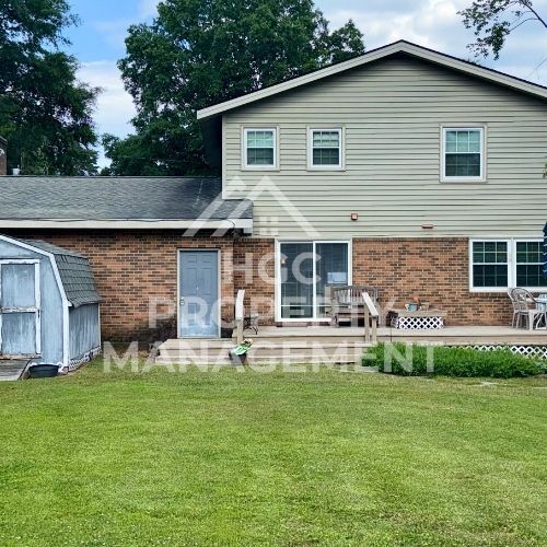 Building Photo - 209 Fairway Dr