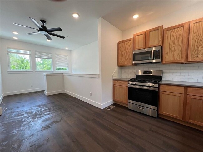 Building Photo - Nice Modern 1 bed 1 bath apartment in Fayetteville Near Campus